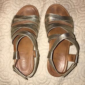Metallic Gold-Fit Flop Lumy